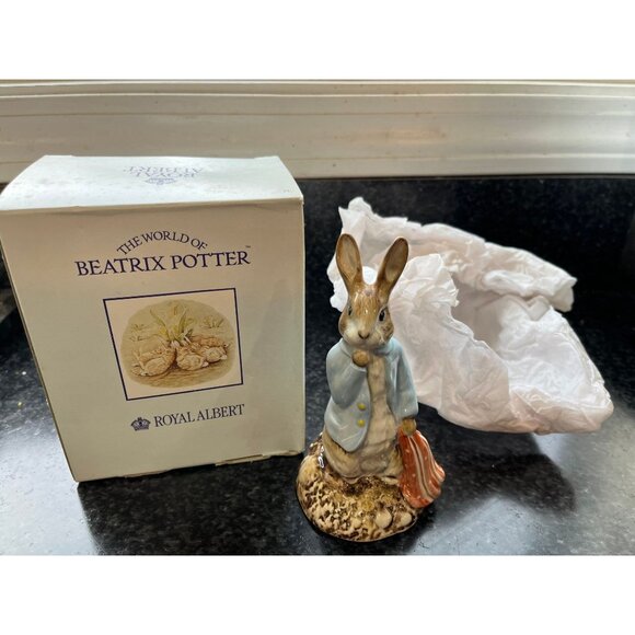 Vintage 1990's Peter and the Red Pocket Handkerchief Beatrix Potter Figurine - Picture 1 of 9